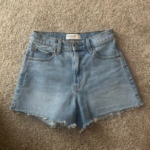 Abercrombie & Fitch High Rise 90s Cutoff Short